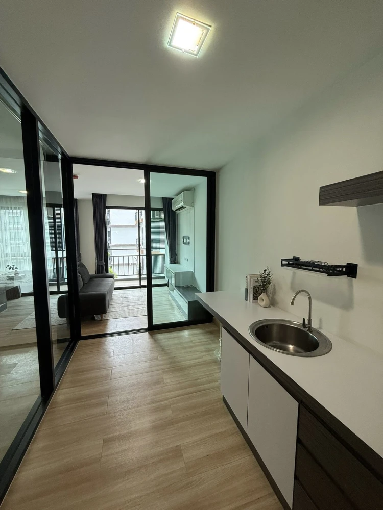 For sale: Living Avenue Bangsaen Studio room, decorated in a cool theme, comes with complete furniture. Reserve now!