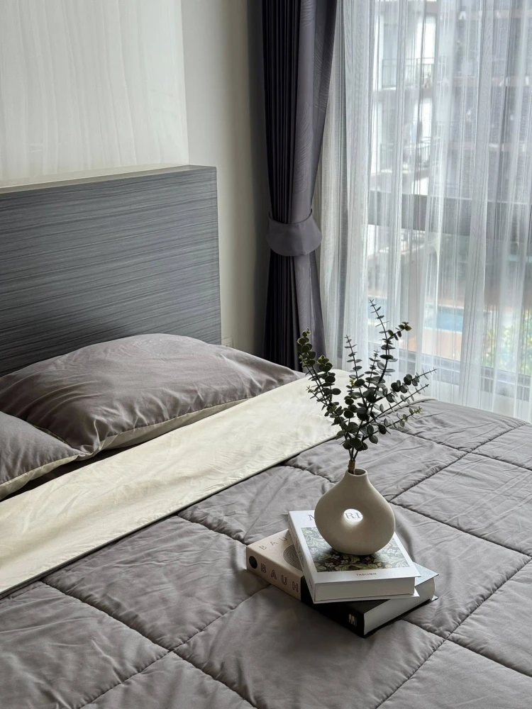 For sale: Living Avenue Bangsaen Studio room, decorated in a cool theme, comes with complete furniture. Reserve now!