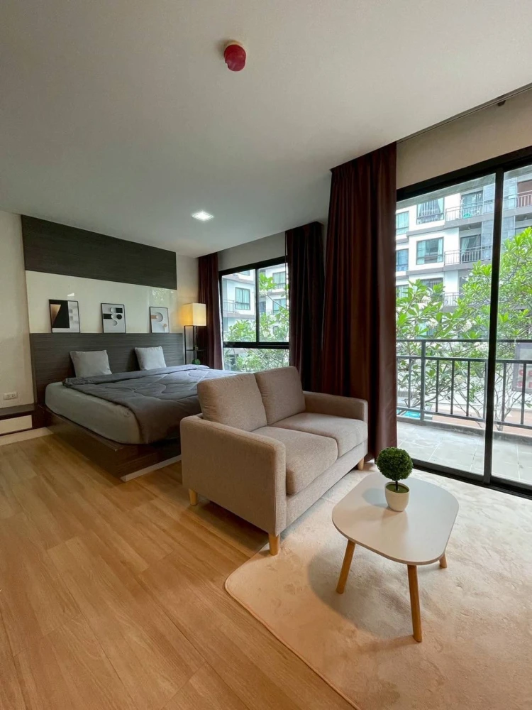 Selling Living Avenue Bangsaen studio apartment. Great location, beautiful view, fully furnished. Book now!