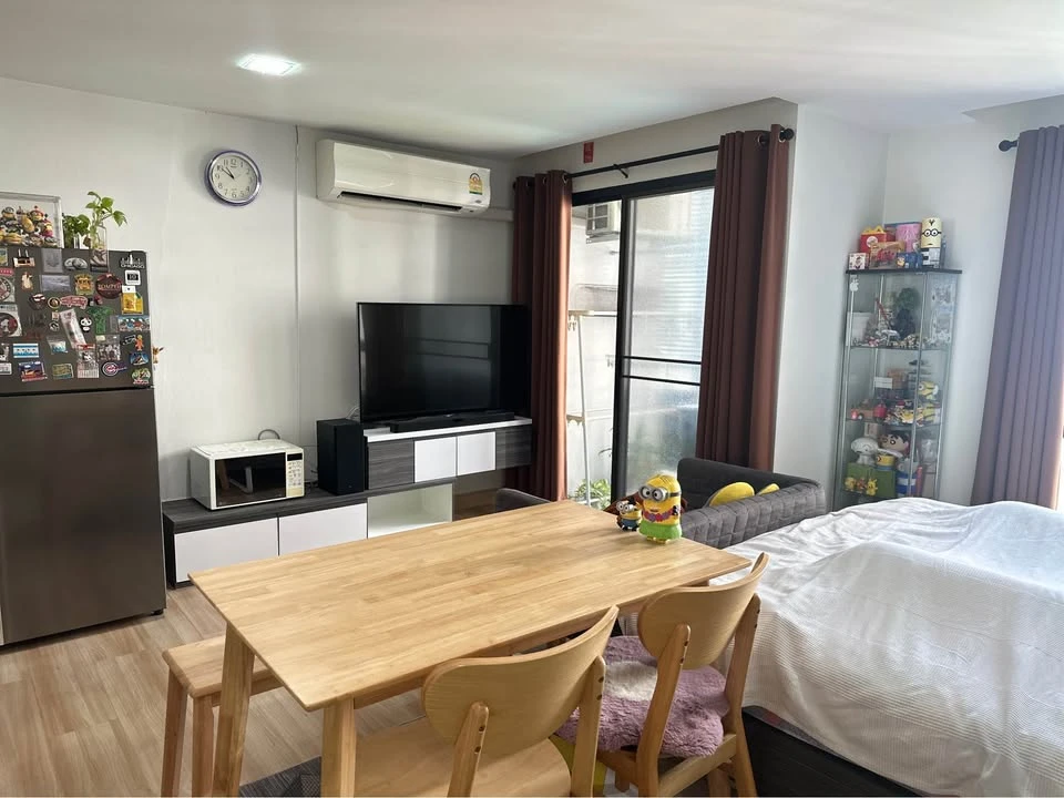 For sale Living Avenue Bangsaen Studio room, large usable area, fully furnished, pool view, hurry and reserve now.
