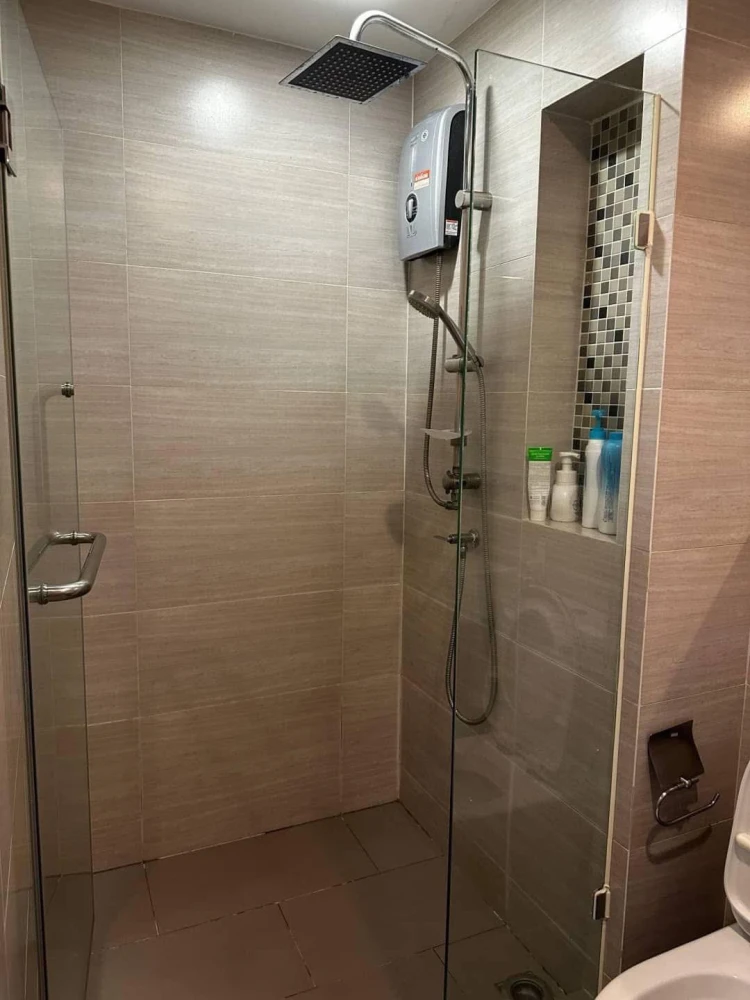 Selling Living Nest Ramkhamhaeng, Building B, 4th floor. Beautiful pink-themed room, fully furnished. Book now!