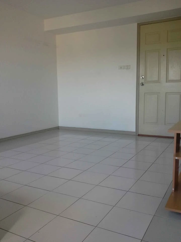 Selling Lumpini Center Happy Land Phase 1-4. Nice, unfurnished units available. Book now, don't miss out!!