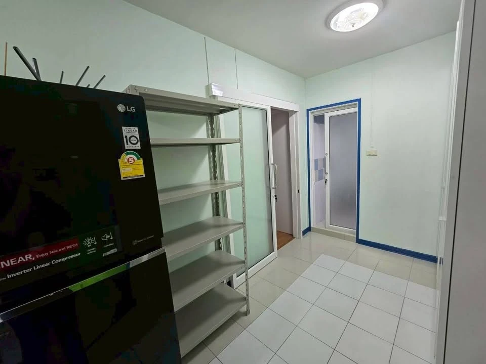 Selling Lumpini Center Ladprao 111, 1-bedroom unit with spacious living area, in a great location with convenient transportation. Book now!