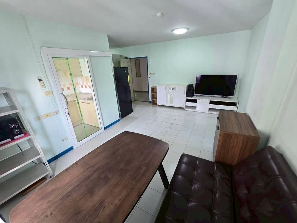 Selling Lumpini Center Ladprao 111, 1-bedroom unit with spacious living area, in a great location with convenient transportation. Book now!