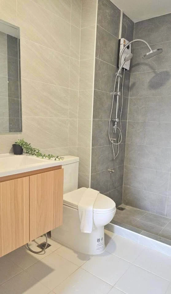 Selling a beautifully decorated unit at Lumpini Center Ladprao 111, featuring high-quality built-in furniture. Book now!