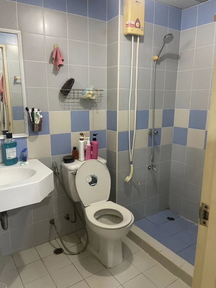 For sale: Lumpini Center Sukhumvit 77, 1 bedroom, 1 bathroom, fully furnished, with beautiful wallpaper. Reserve now.