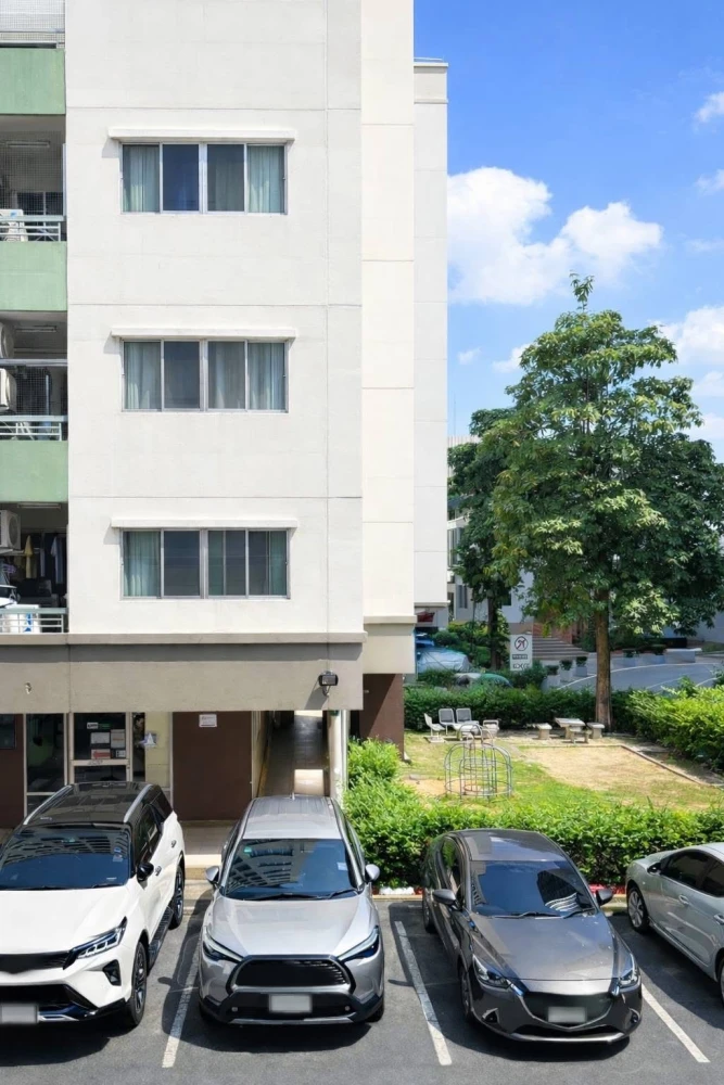 Selling a 2nd floor unit at Lumpini Center Sukhumvit 77. Excellent location and fully furnished. Book now!