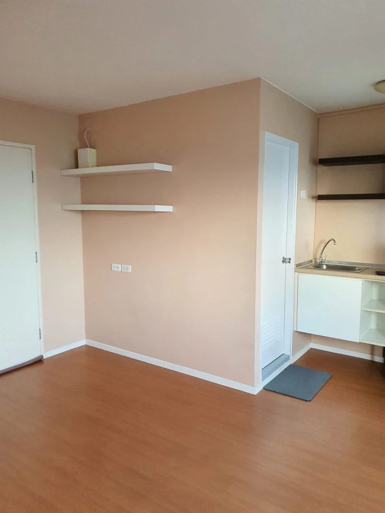 For sale Lumpini Condotown Chonburi - Sukhumvit 5th floor, corner room, interested in booking now, don't miss out.