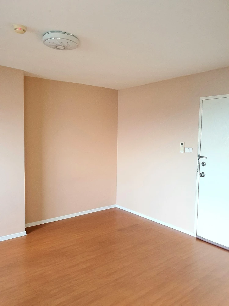 For sale Lumpini Condotown Chonburi - Sukhumvit 5th floor, corner room, interested in booking now, don't miss out.