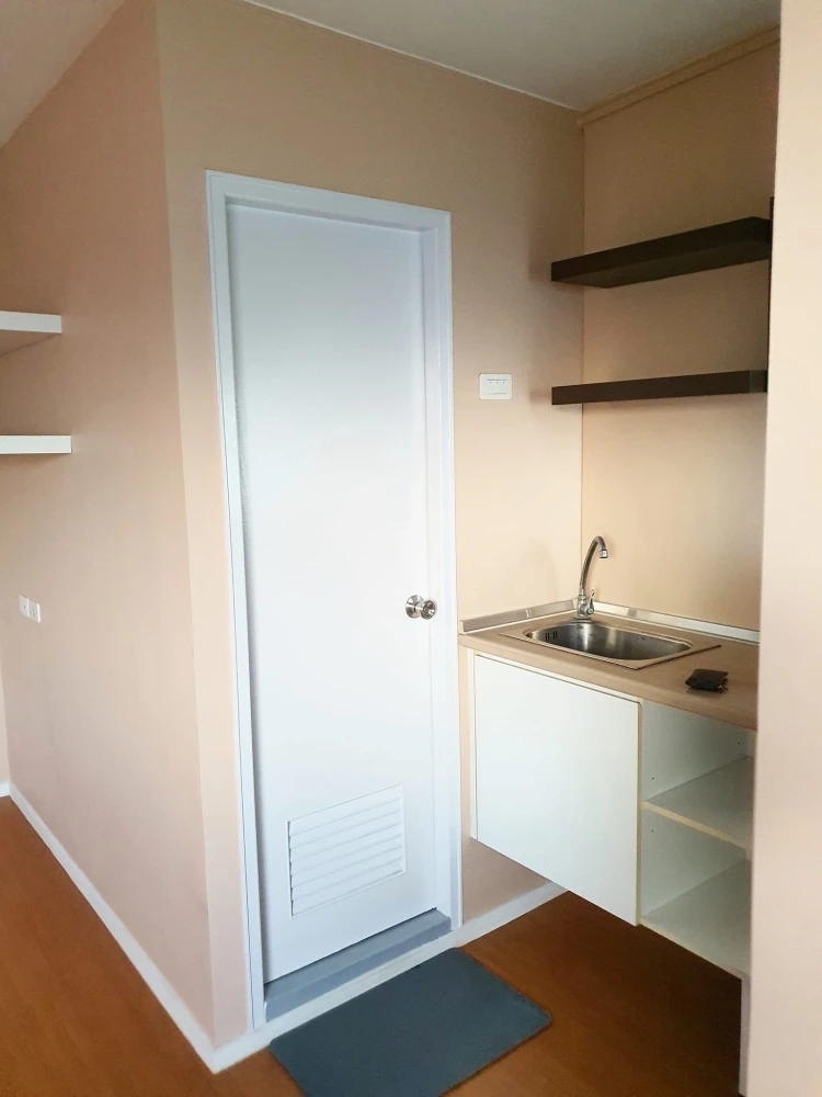 For sale Lumpini Condotown Chonburi - Sukhumvit 5th floor, corner room, interested in booking now, don't miss out.