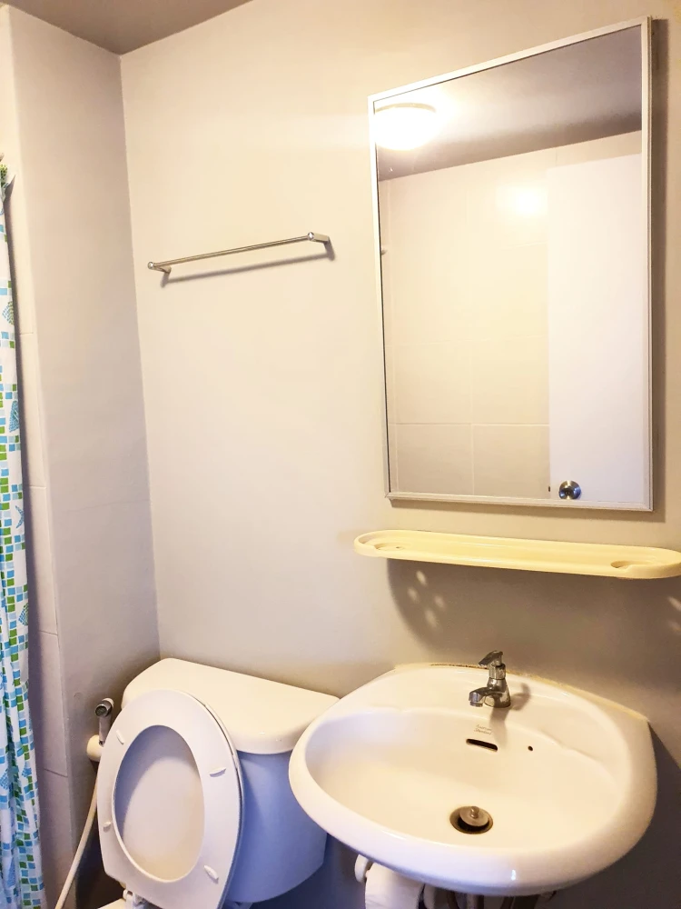 For sale Lumpini Condotown Chonburi - Sukhumvit 5th floor, corner room, interested in booking now, don't miss out.