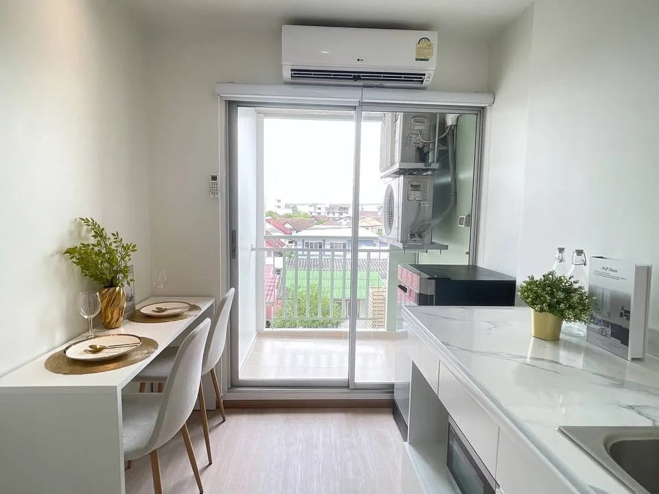 For sale: Lumpini Condo Town Ramindra-Lat Pla Khao, 4th floor, beautiful room, comes with complete decoration.