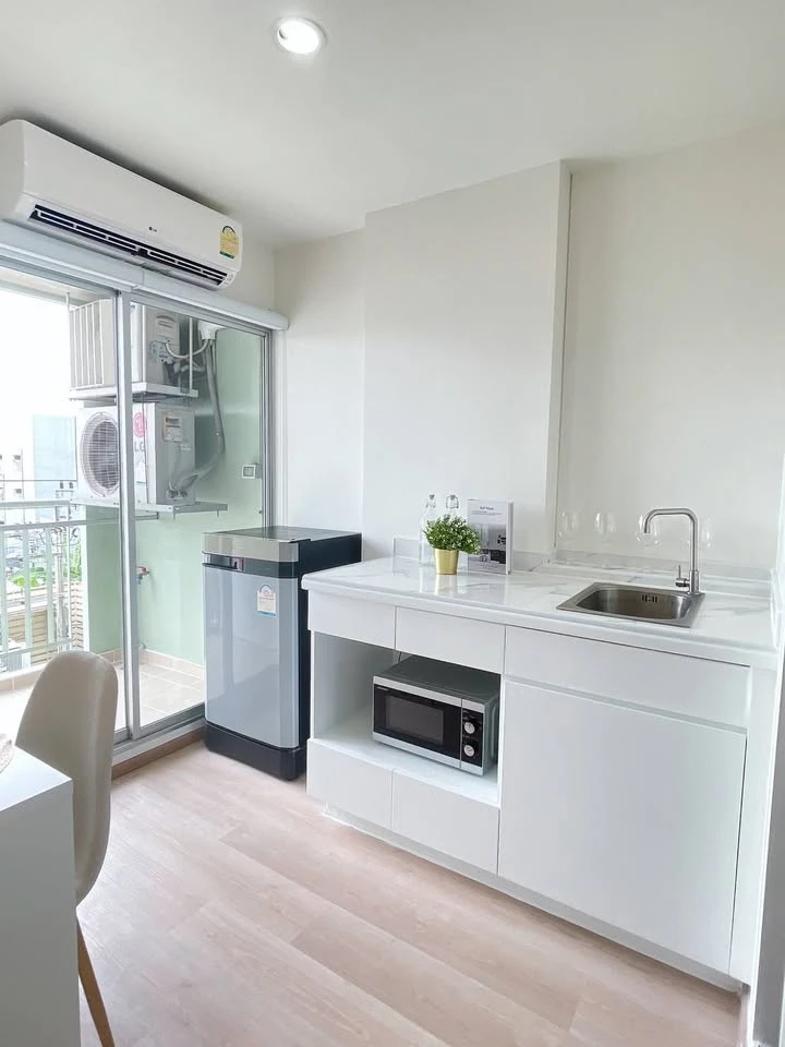 For sale: Lumpini Condo Town Ramindra-Lat Pla Khao, 4th floor, beautiful room, comes with complete decoration.