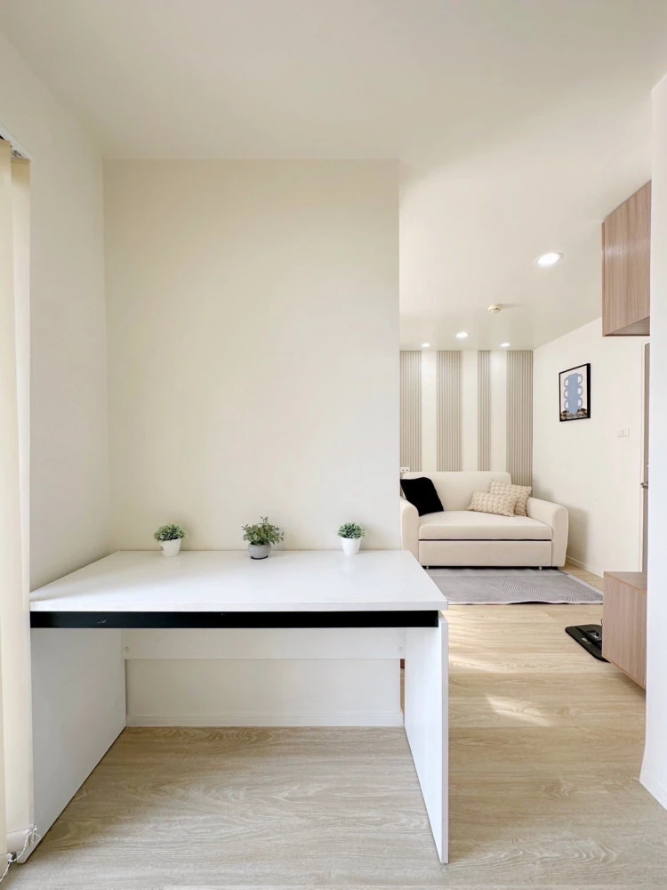 Selling Lumpini Condo Town Ramindra-Lat Pla Khao, 2nd floor unit. Beautifully decorated with a consistent color scheme and fully furnished. Book now!