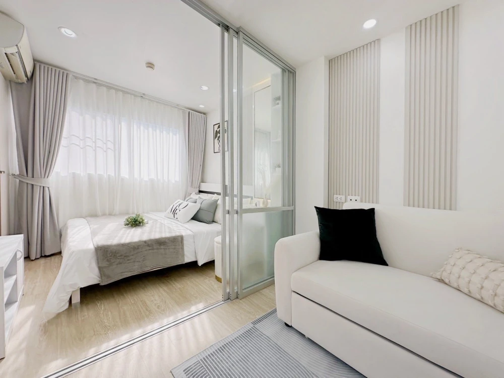 Selling Lumpini Condo Town Ramindra-Lat Pla Khao, 2nd floor unit. Beautifully decorated with a consistent color scheme and fully furnished. Book now!