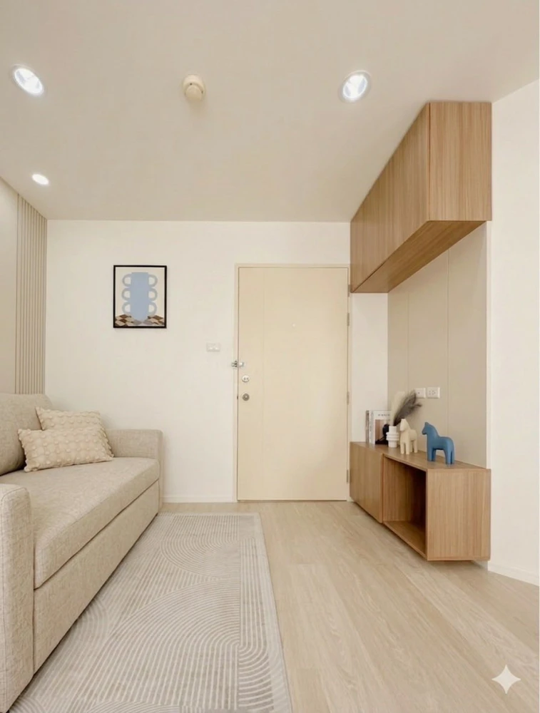Selling Lumpini Condo Town Ramindra-Lat Pla Khao, 2nd floor unit. Beautifully decorated with a consistent color scheme and fully furnished. Book now!
