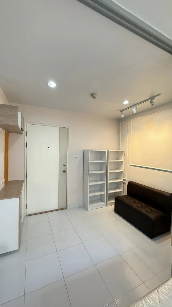 For sale: Lumpini Condo Town Ramindra-Lat Pla Khao, a lovely room on the 4th floor, fully furnished, beautiful garden view, don't miss it!