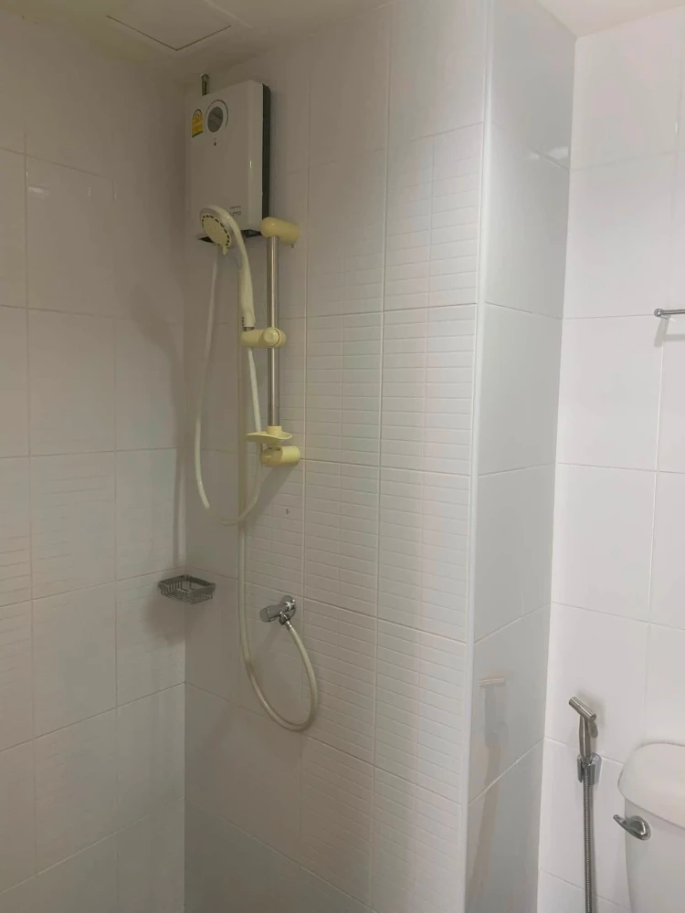 Selling a beautiful condo at Lumpini Condo Town Ramindra-Lat Pla Khao. It comes fully furnished. Book now!