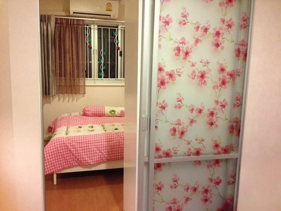 For sale: Lumpini Condo Town Ramintra - Navamin, Building A, view of the skytrain, corner room, high floor, next to the fire escape, must reserve.