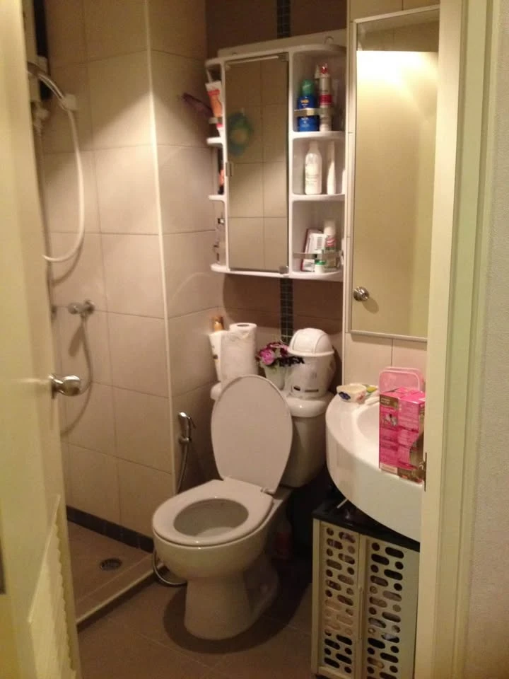 For sale: Lumpini Condo Town Ramintra - Navamin, Building A, view of the skytrain, corner room, high floor, next to the fire escape, must reserve.
