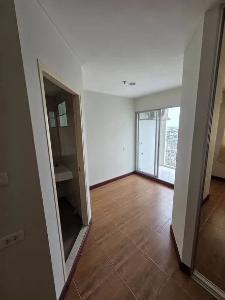 Selling Lumpini Condo Town Ramintra – Nawamin. Unfurnished unit, high floor, good ventilation. Book now before it's too late!