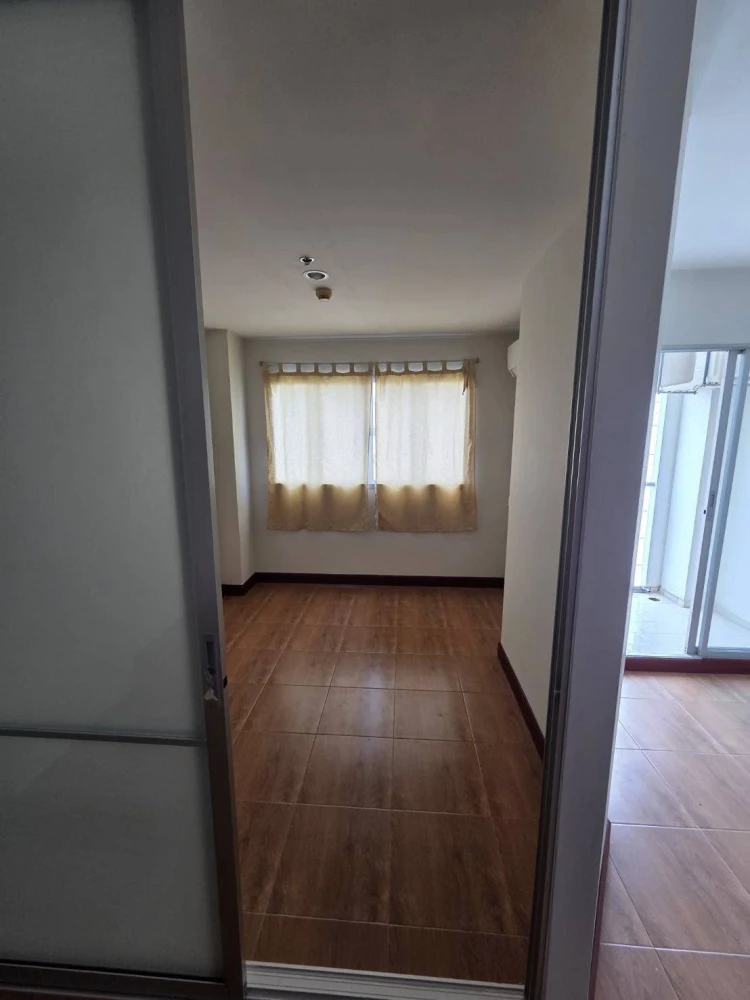 Selling Lumpini Condo Town Ramintra – Nawamin. Unfurnished unit, high floor, good ventilation. Book now before it's too late!