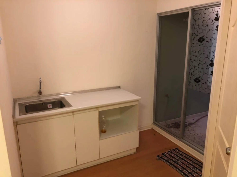 Selling Lumpini Condo Town Rattanathibet, 2nd floor unit, great location, fully furnished, convenient transportation. Don't miss out!