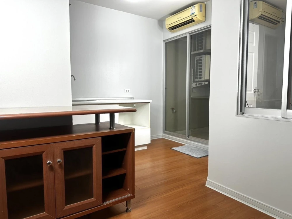 Selling Lumpini Condotown Bodindecha-Ramkhamhaeng, 1 bedroom, 1 bathroom, fully furnished. Don't miss this great deal!