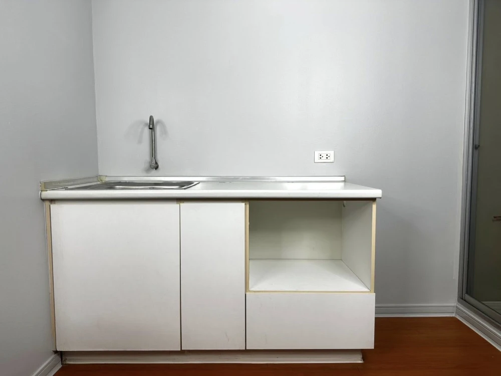 Selling Lumpini Condotown Bodindecha-Ramkhamhaeng, 1 bedroom, 1 bathroom, fully furnished. Don't miss this great deal!
