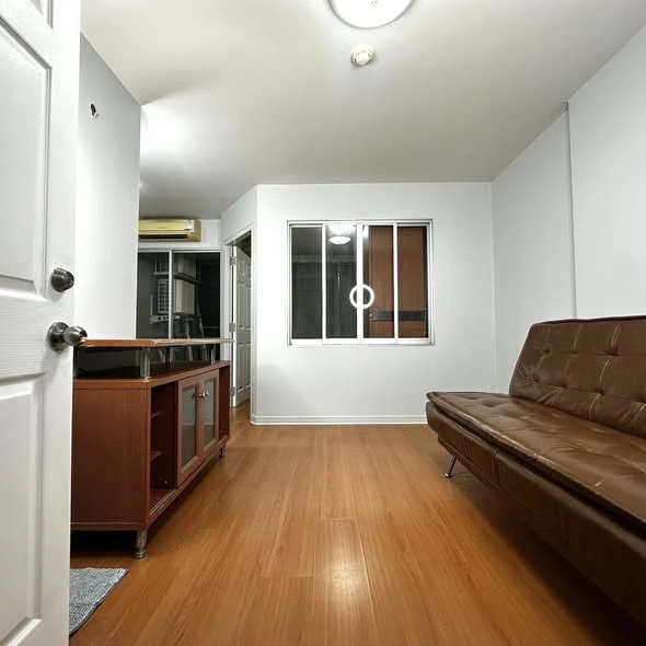 Selling Lumpini Condotown Bodindecha-Ramkhamhaeng, 1 bedroom, 1 bathroom, fully furnished. Don't miss this great deal!