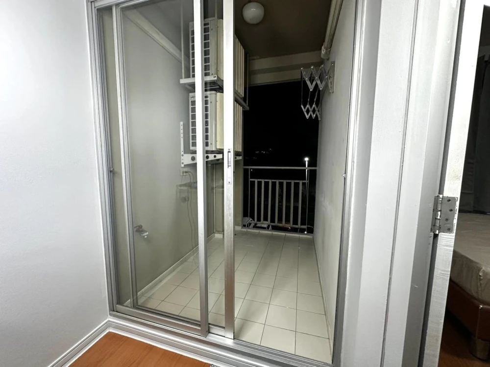 Selling Lumpini Condotown Bodindecha-Ramkhamhaeng, 1 bedroom, 1 bathroom, fully furnished. Don't miss this great deal!