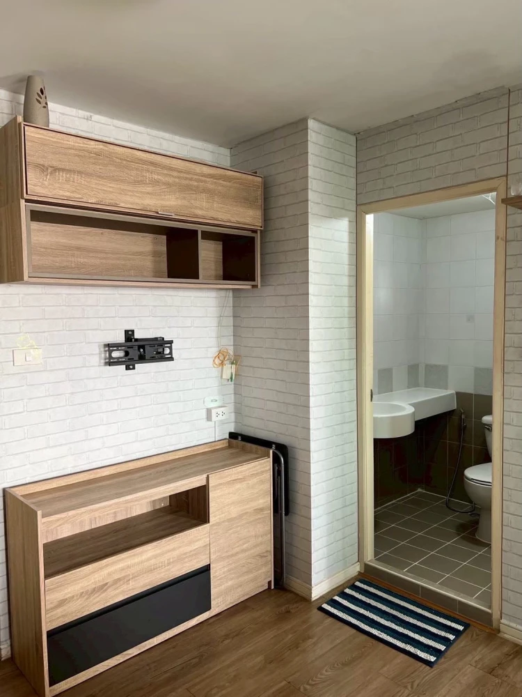 Selling Lumpini Condotown Bodindecha-Ramkhamhaeng. Nice unit on the 8th floor, great location, and complete amenities. Book now!