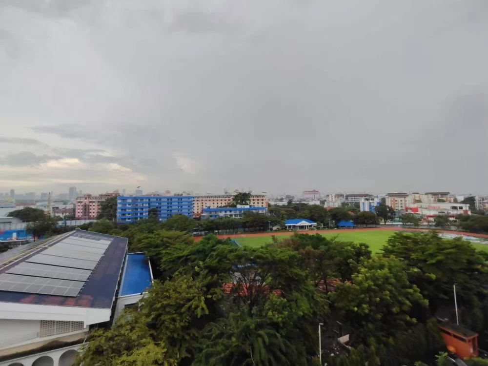 Selling Lumpini Condotown Bodindecha-Ramkhamhaeng. Nice unit on the 8th floor, great location, and complete amenities. Book now!