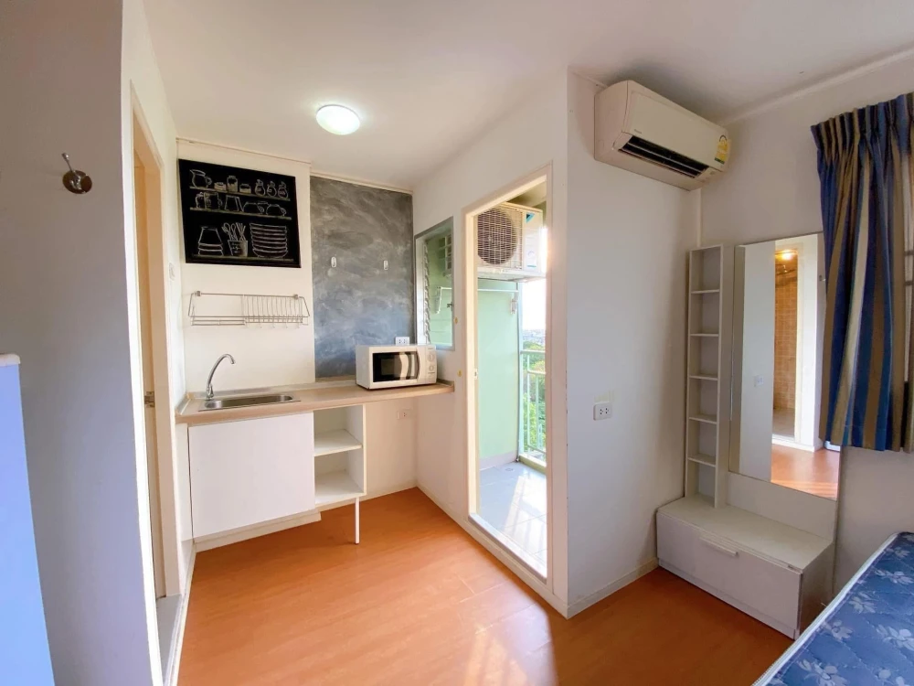 Selling Lumpini Condotown Chonburi - Sukhumvit. Nice unit on the 7th floor, great location, not hot, beautiful unblocked view. Book now!