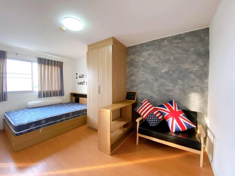 Selling Lumpini Condotown Chonburi - Sukhumvit. Nice unit on the 7th floor, great location, not hot, beautiful unblocked view. Book now!