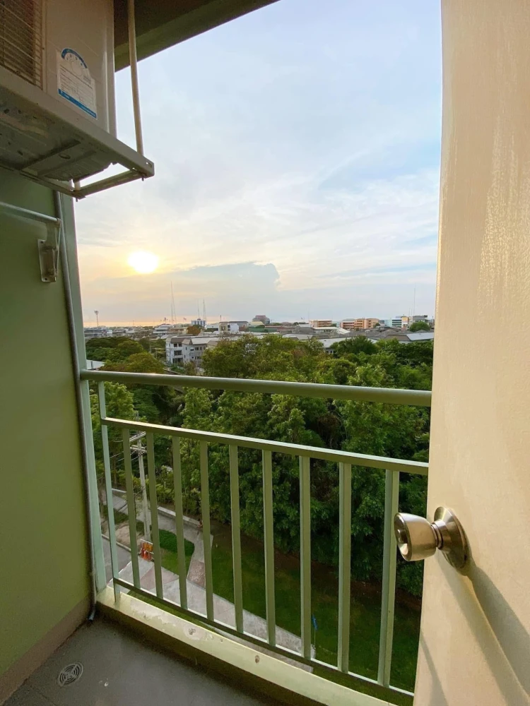 Selling Lumpini Condotown Chonburi - Sukhumvit. Nice unit on the 7th floor, great location, not hot, beautiful unblocked view. Book now!