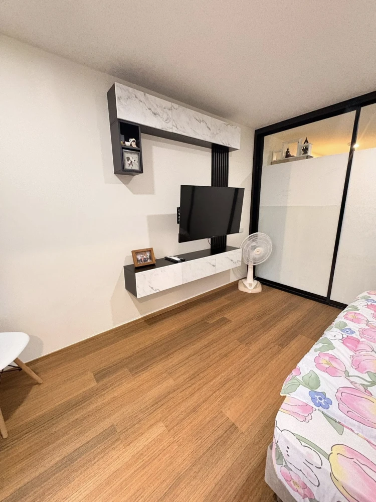For sale: Lumpini Condotown Ekachai 48, a lovely room with complete furniture and amenities. Don't miss out on this great deal!