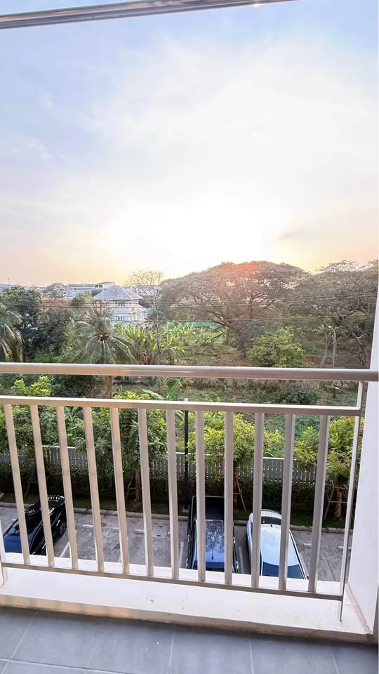 Selling Lumpini Condotown Ekachai 48, fully furnished unit. Just bring your suitcase and move in! Book now before it's too late!!!