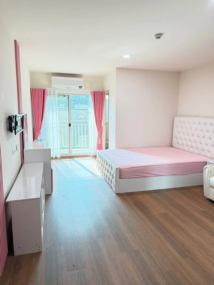 Selling Lumpini Condotown Ekachai 48, fully furnished unit. Just bring your suitcase and move in! Book now before it's too late!!!