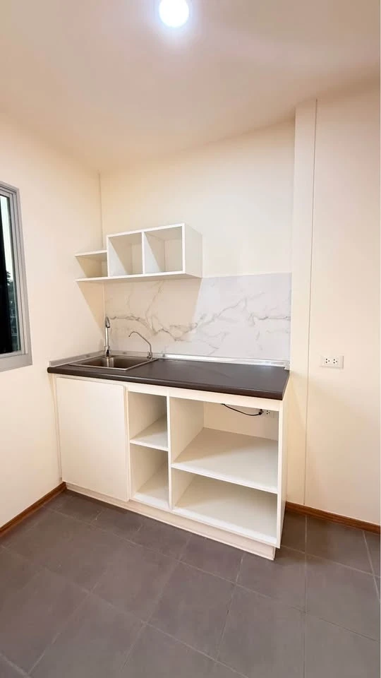 Selling Lumpini Condotown Ekachai 48, fully furnished unit. Just bring your suitcase and move in! Book now before it's too late!!!