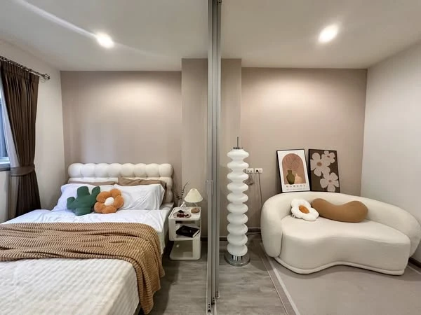 For sale: Lumpini Condotown Nida-Serithai 2 rooms, beautifully decorated in a minimalist style, fully furnished, don't miss out.