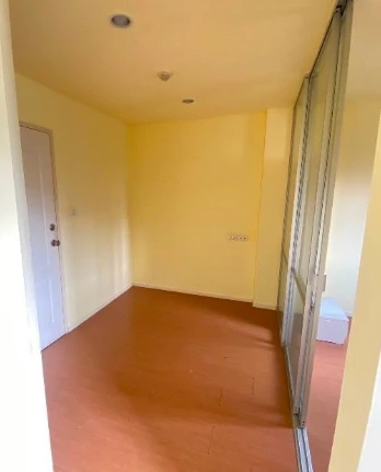 For sale: Lumpini Condotown Nida-Serithai, empty room, good condition, suitable for decorating, ready to move in, reserve now.
