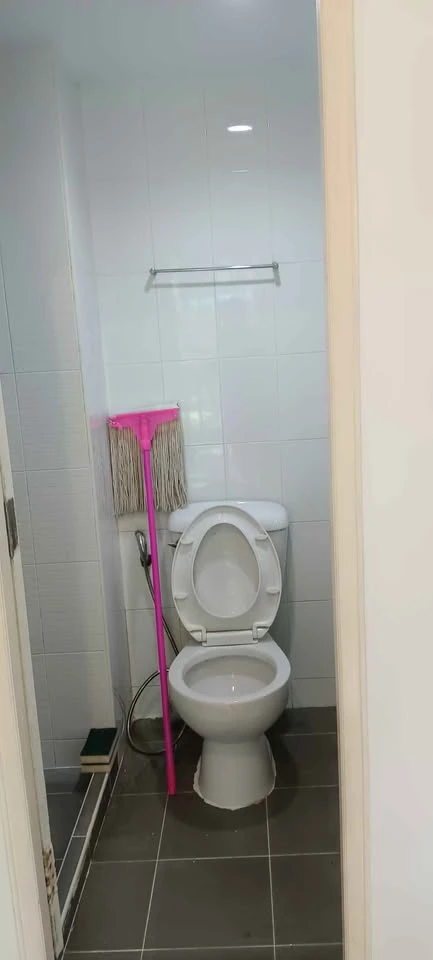 Selling Lumpini Condotown Nida-Serithai, unfurnished unit. Perfect for those who love to decorate their own space. Book now!