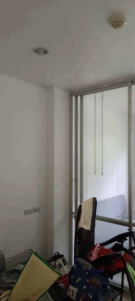 Selling Lumpini Condotown Nida-Serithai, unfurnished unit. Perfect for those who love to decorate their own space. Book now!