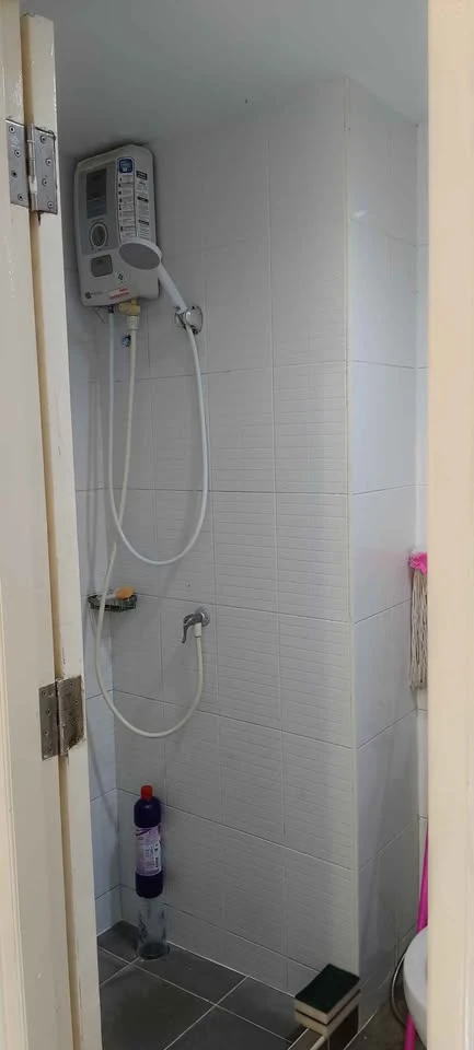 Selling Lumpini Condotown Nida-Serithai, unfurnished unit. Perfect for those who love to decorate their own space. Book now!