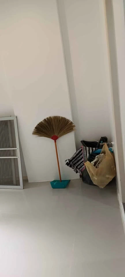 Selling Lumpini Condotown Nida-Serithai, unfurnished unit. Perfect for those who love to decorate their own space. Book now!