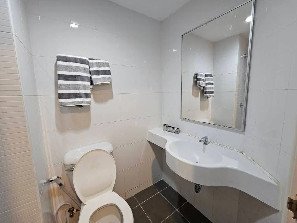 For sale: Lumpini Condotown North Pattaya Sukhumvit, 9th floor, city view, beautiful room, fully furnished, reserve now!