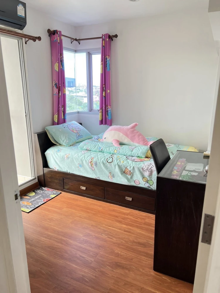 For sale: Lumpini Condotown North Pattaya Sukhumvit. Spacious room with plenty of usable space. Comes fully furnished. Hurry and reserve now!