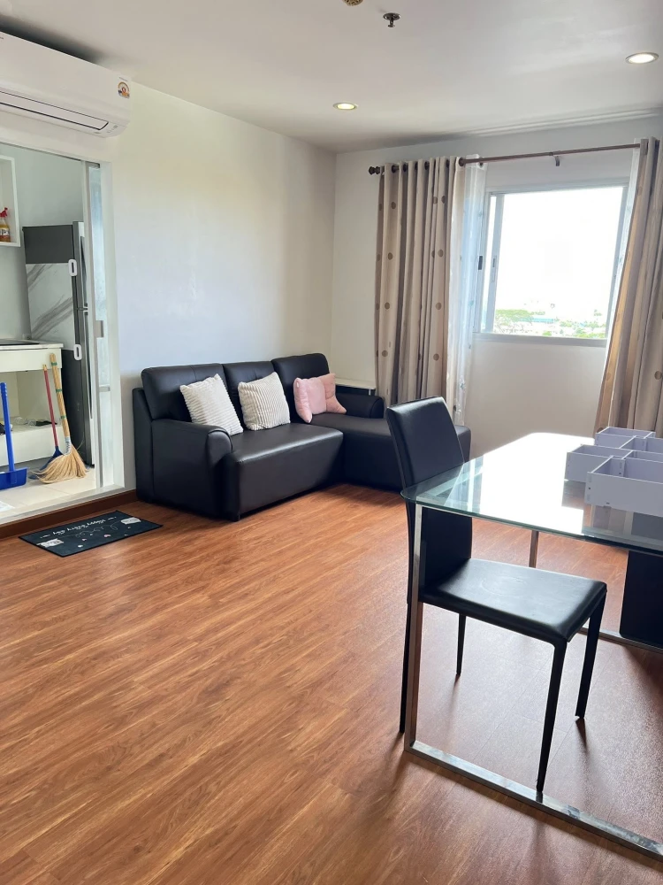 For sale: Lumpini Condotown North Pattaya Sukhumvit. Spacious room with plenty of usable space. Comes fully furnished. Hurry and reserve now!
