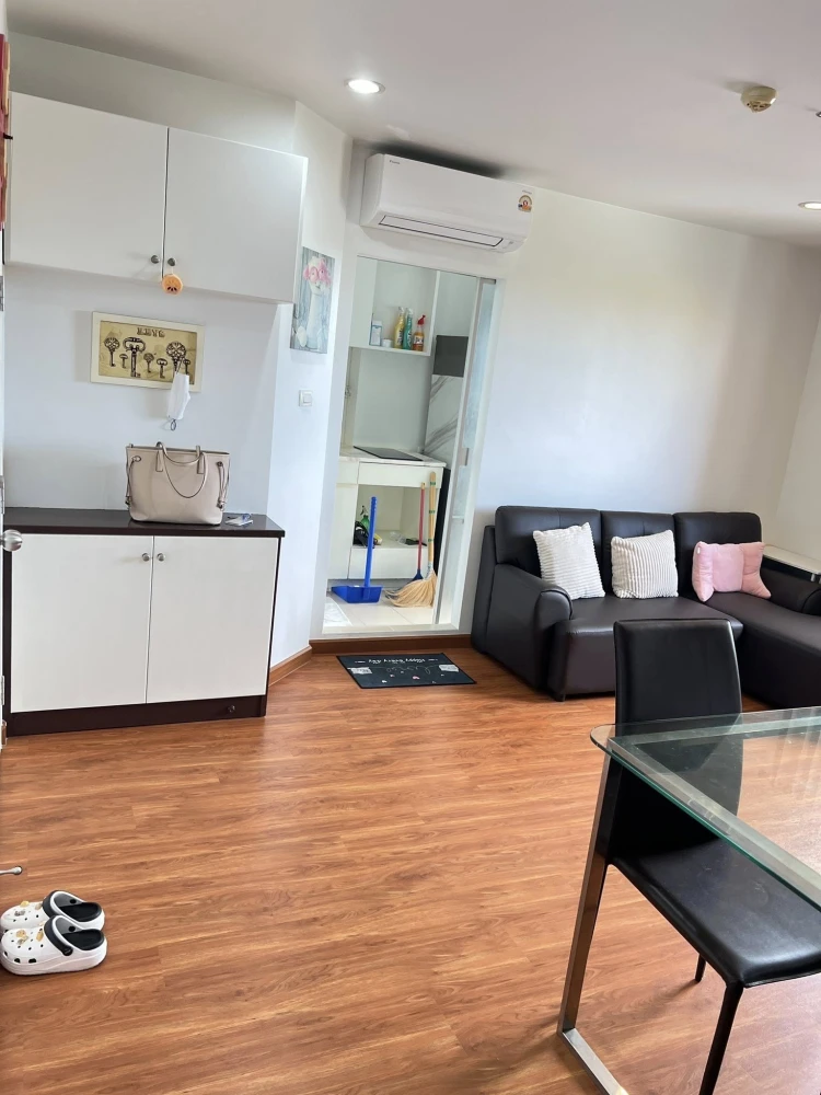 For sale: Lumpini Condotown North Pattaya Sukhumvit. Spacious room with plenty of usable space. Comes fully furnished. Hurry and reserve now!